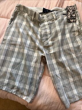 Hurley Men's White and Gray Plaid Flat Front Shorts